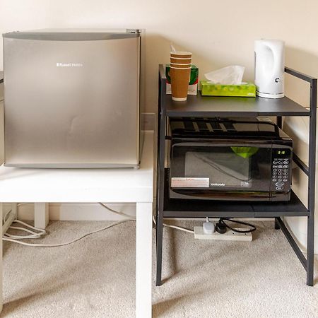 Large Double Room & Private Ensuite Bathroom, Badbury Park, Swindon, Near Great Western Hospital Buitenkant foto