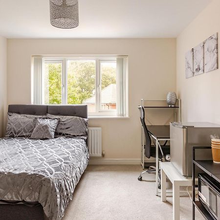 Large Double Room & Private Ensuite Bathroom, Badbury Park, Swindon, Near Great Western Hospital Buitenkant foto