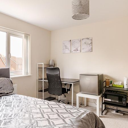 Large Double Room & Private Ensuite Bathroom, Badbury Park, Swindon, Near Great Western Hospital Buitenkant foto