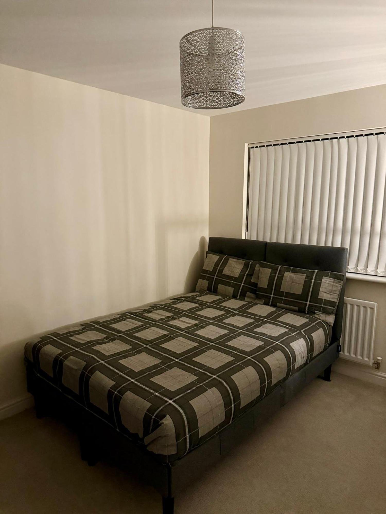 Large Double Room & Private Ensuite Bathroom, Badbury Park, Swindon, Near Great Western Hospital Buitenkant foto
