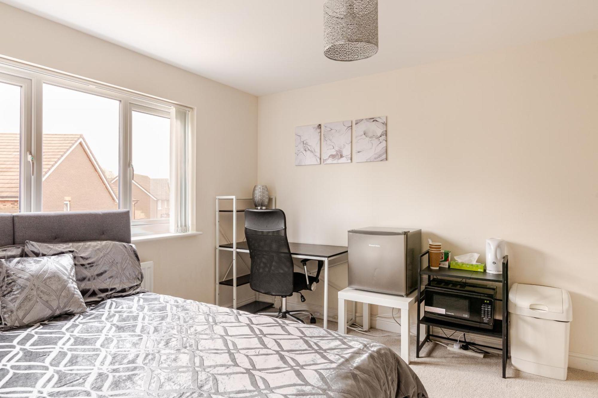 Large Double Room & Private Ensuite Bathroom, Badbury Park, Swindon, Near Great Western Hospital Buitenkant foto